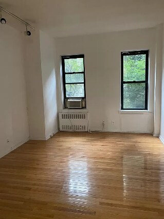 Primary Photo - 252 E 89th St