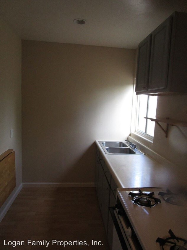 Building Photo - 815 Vista Way