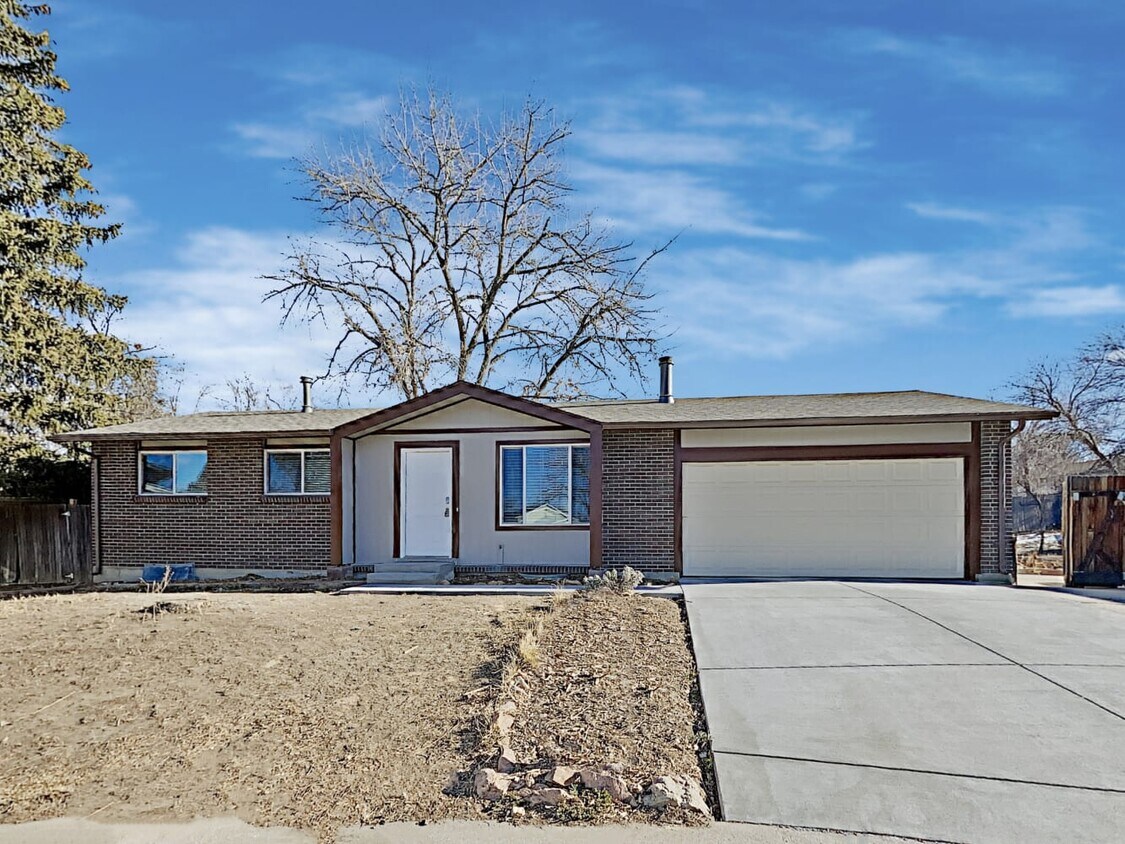 Primary Photo - 9064 Estes St