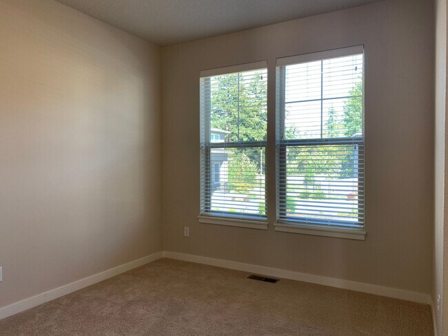Building Photo - Beautiful 4BR in Camas! Modern Finishes! Close to Shopping & I-5! Schedule a tour today!