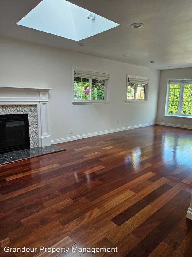 Foto del edificio - 3 br, 2 bath House - 10571 Rampart Avenue