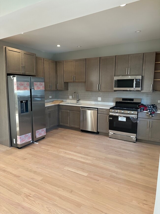 Building Photo - 3404 N Lavergne Ave