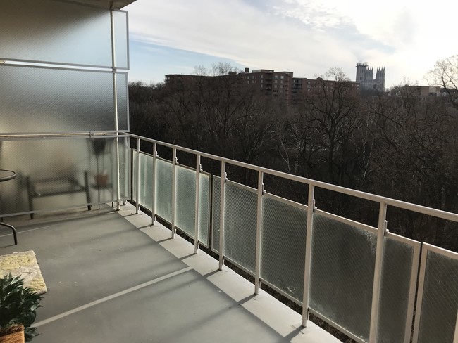 Foto del edificio - 4201 Cathedral Ave NW