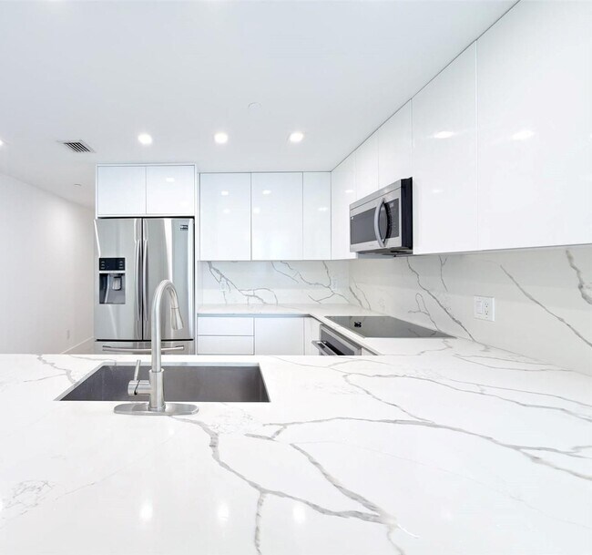 Foto del edificio - 1300 Brickell Bay Dr