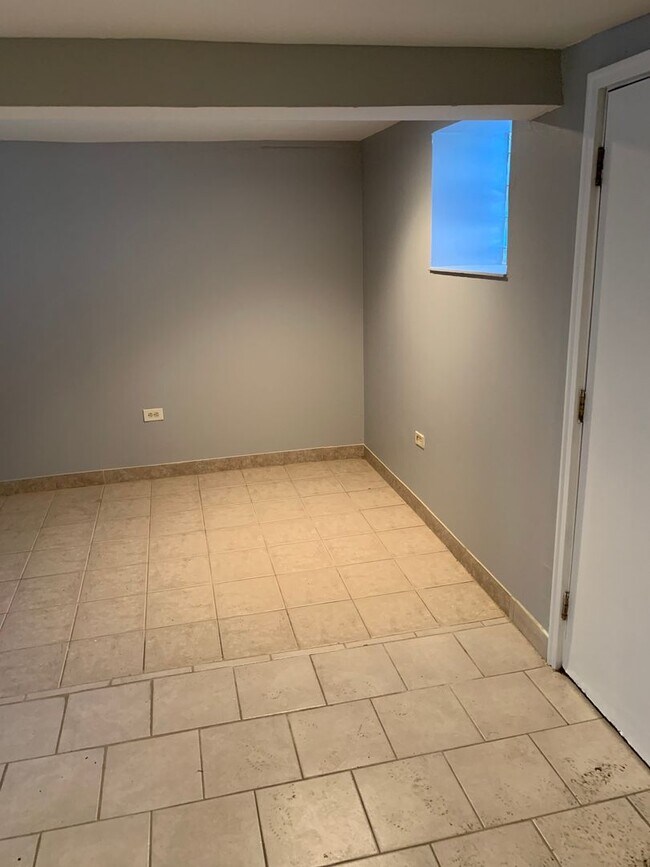 3508 W Diversey Ave Unit Gdn, Chicago, IL 60647 Room for Rent in