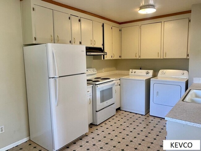 Building Photo - 2801-2805 Stanford Rd