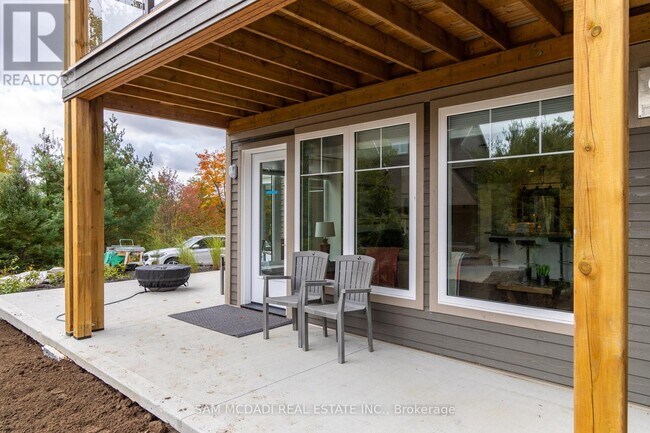 Photo du bâtiment - 2 Tree Tops Ln