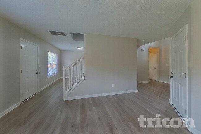 Foto del edificio - 2104 Meadecroft Rd