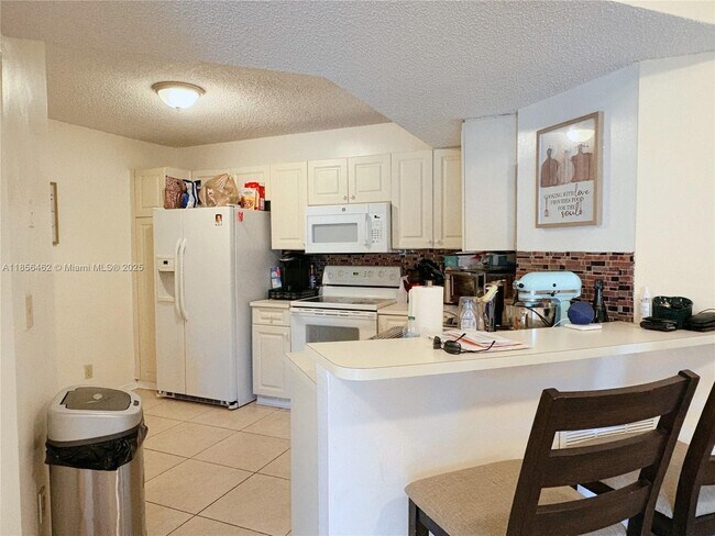 Foto del edificio - 9055 Wiles Rd