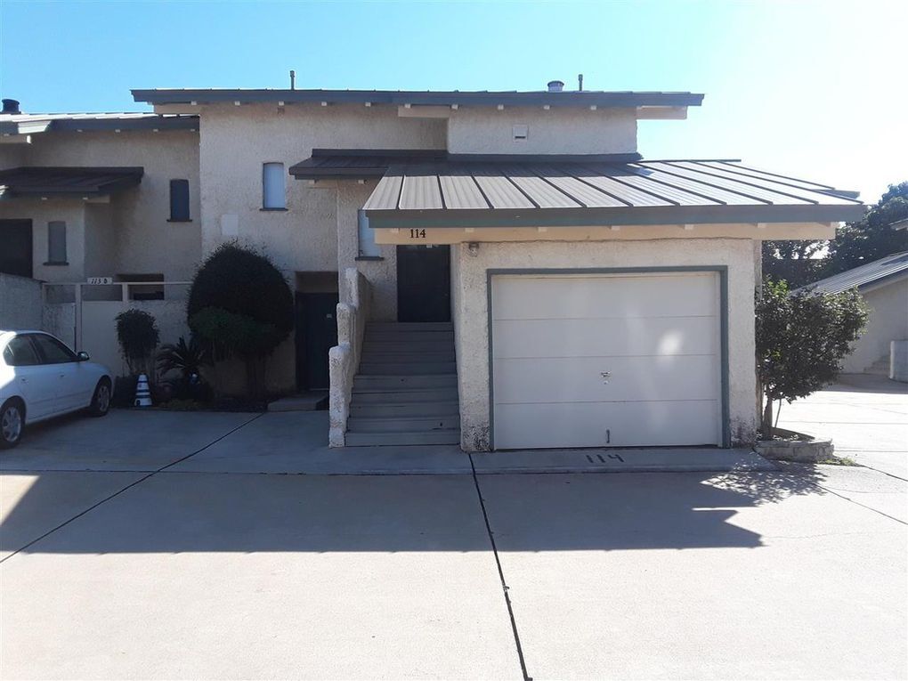 Front Entrance (Garage is not part of this rental) - 207 Hi Cir N