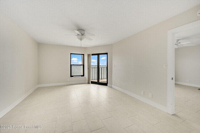 Building Photo - 3220 River Villa Way