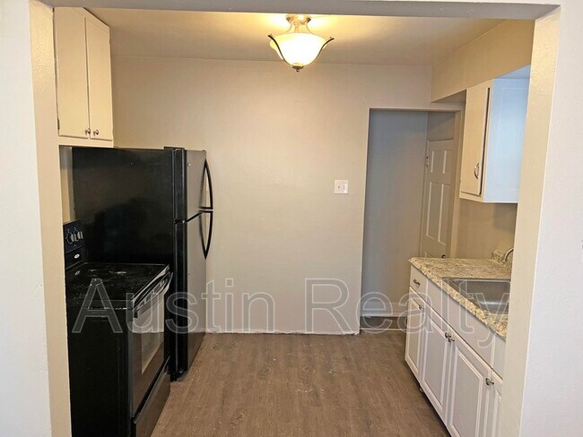 Building Photo - 1143 Hilltop Dr