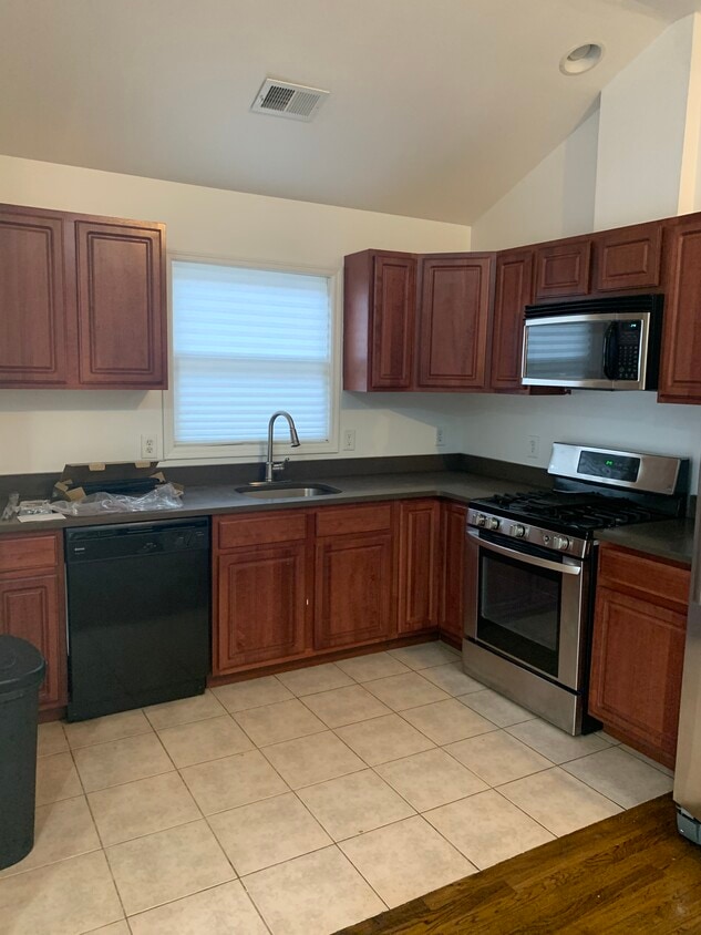 Kitchen - 198 Orient Ave