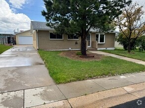 Building Photo - 651 Creighton St