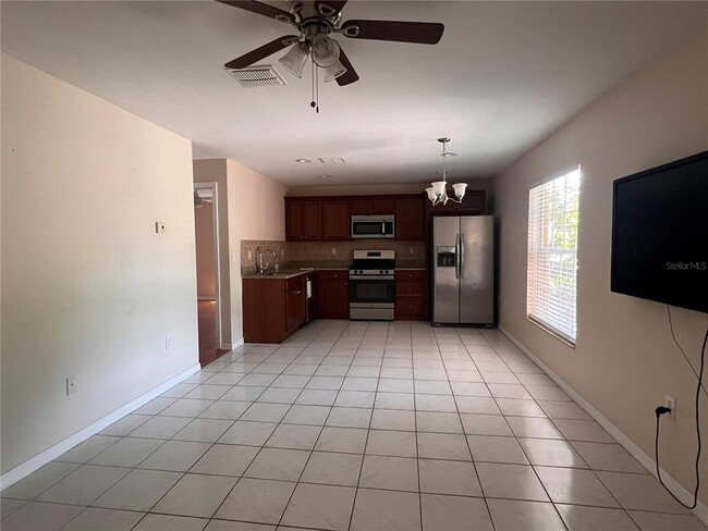 Building Photo - 3801 Oak Pointe Blvd