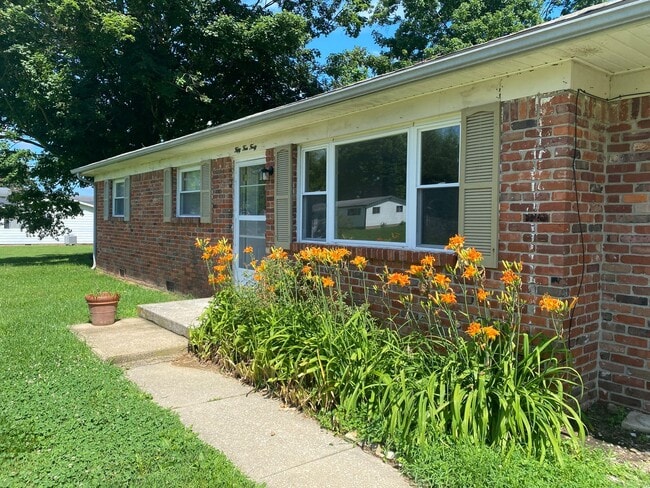 3 Bedroom, 2 Bathroom Home on Bloomington's Westside - 3 Bedroom, 2 Bathroom Home on Bloomington's Westside