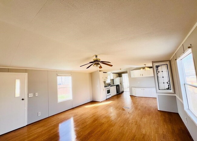 Building Photo - 35226 Free Ln