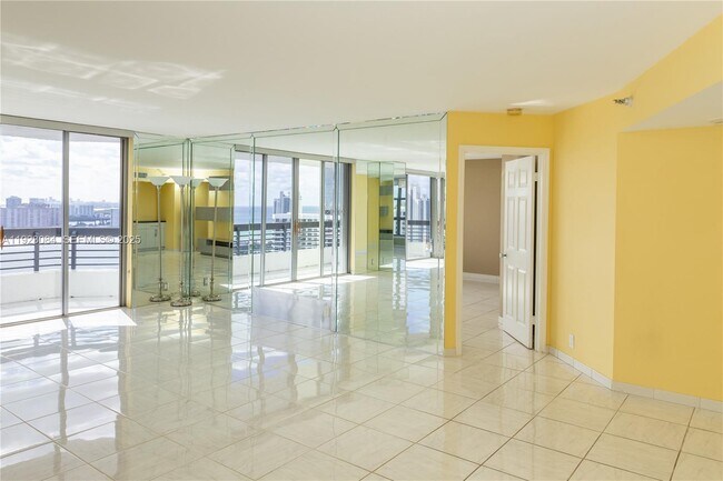 Foto del edificio - 3500 Mystic Pointe Dr