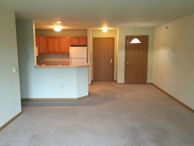 Building Photo - 200 Prairie Heights Dr