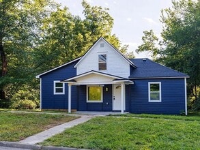 Building Photo - 2409 SW Fillmore St