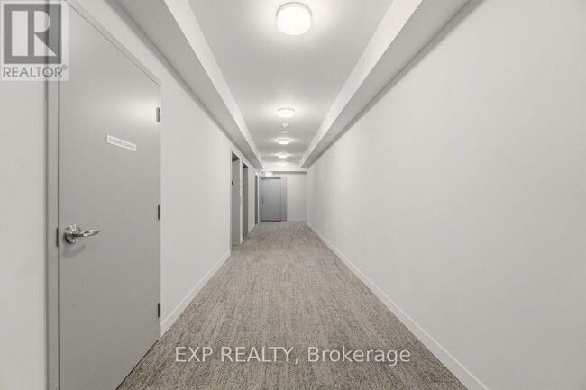 Building Photo - 859 The Queensway