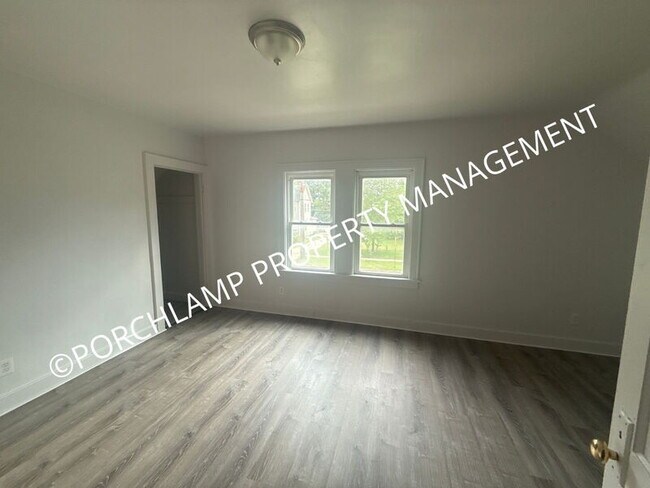 Foto del edificio - 216 W Grand Ave