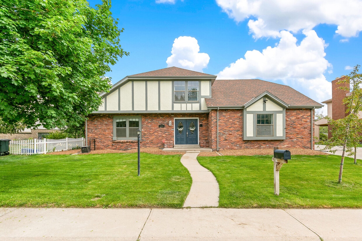 12381 E Cedar Cir, Aurora, CO 80012 House Rental in Aurora, CO