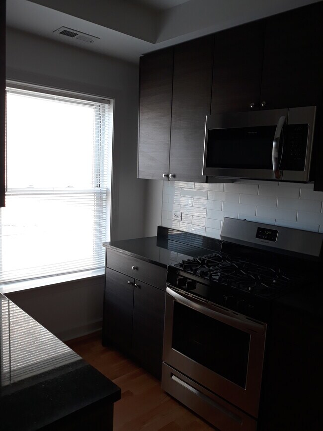 Foto del edificio - 1644 W Pratt Blvd