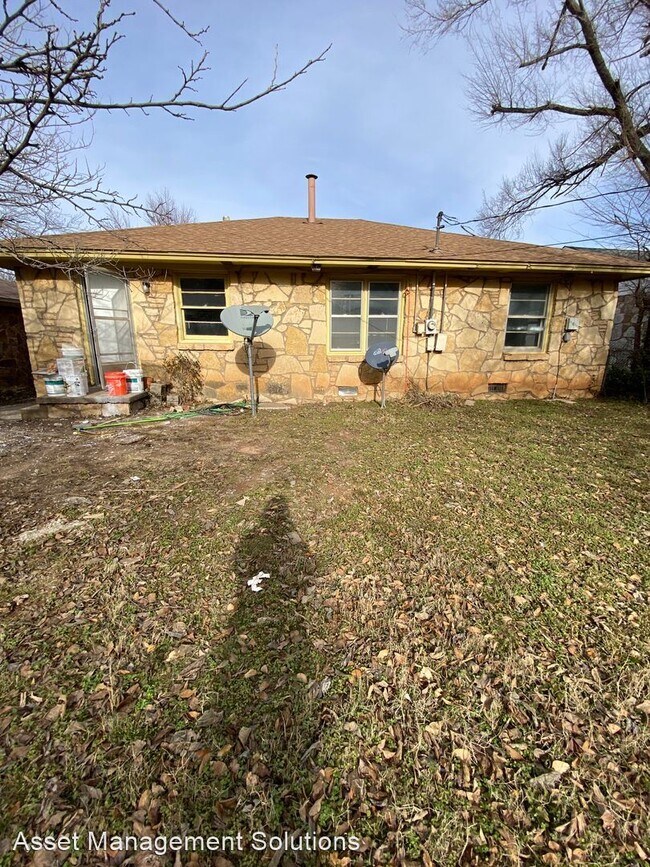 Foto del edificio - 4 br, 1 bath House - 302 E Coe Dr.