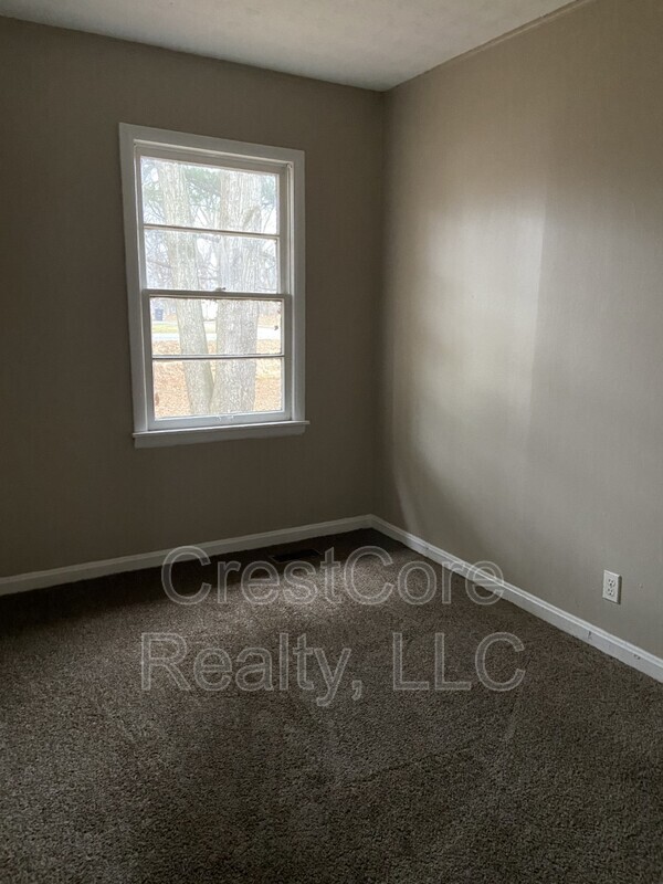 Building Photo - 599 Circle Dr