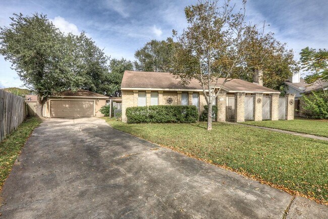 Building Photo - 827 Bradwell Dr