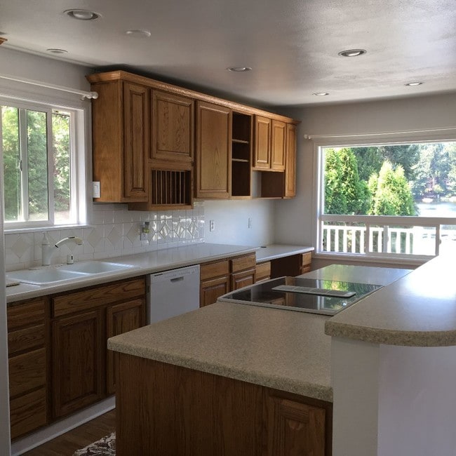 Galley Style Kitchen - 4943 Thompson Ln SE