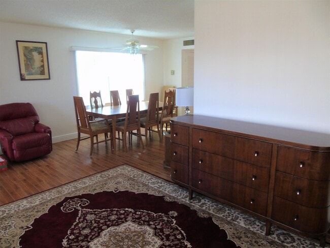 Building Photo - 761 Burgundy P