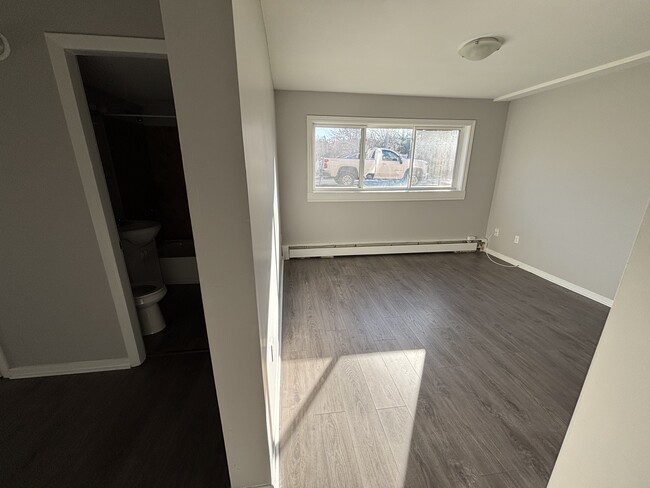 Building Photo - Cozy Unit Ready to Occupy