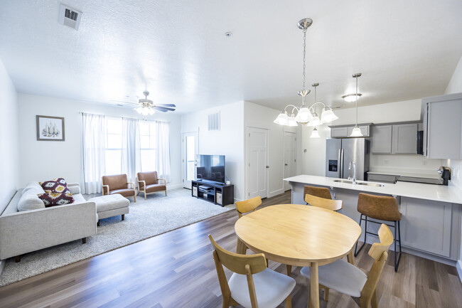 Foto del edificio - 1794 W Eaglewood Dr