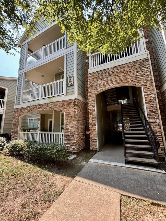 Building Photo - 10440 Deerwood Rd