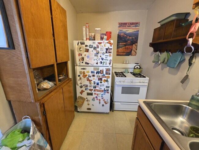 Foto del edificio - 3 Bedroom, 1 Bathroom with Covered Large Balcony and Off-Street Parking