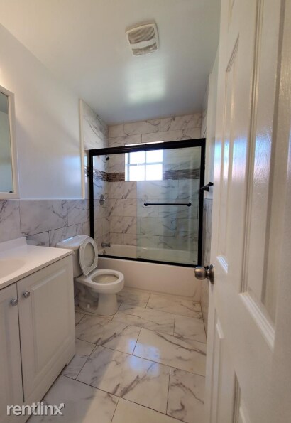 Building Photo - 2 br, 2 bath  - 8657 SW 5th St