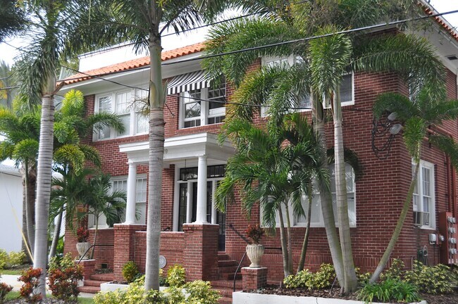 Foto del edificio - 1819 Hills W Ave