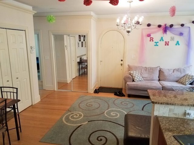 Foto del edificio - 6319 N Artesian Ave