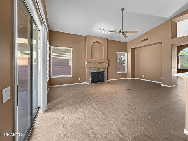 Building Photo - 4550 E Roy Rogers Rd