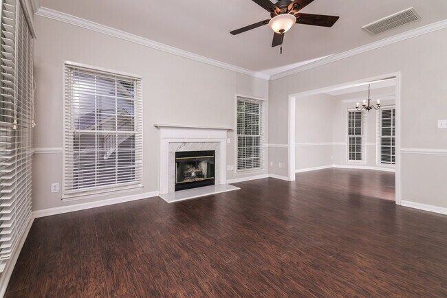Foto del edificio - 7705 Hollyheight Ln