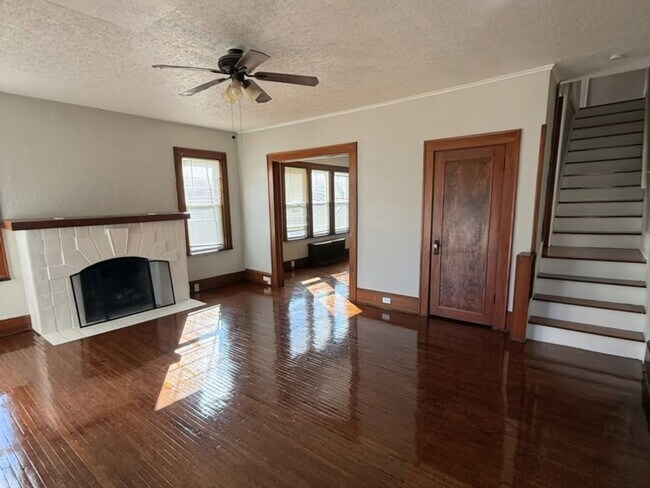 Building Photo - 3300 6th St SW