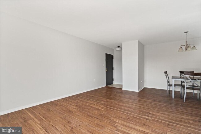 Foto del edificio - 561 Florida Ave