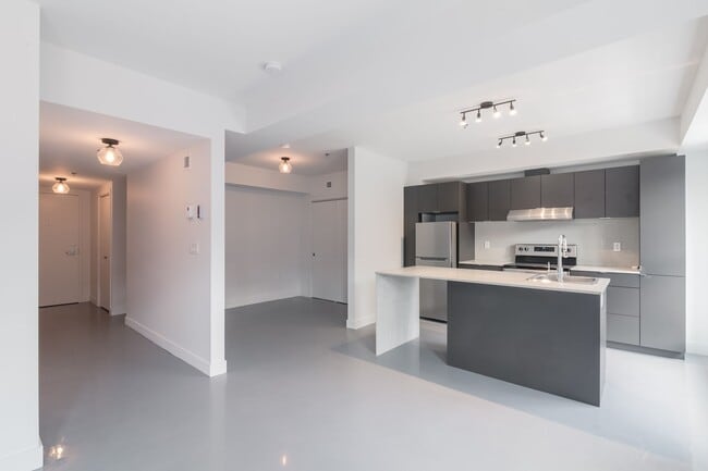 Photo du bâtiment - 4350 Av. de l'Hôtel-de-Ville