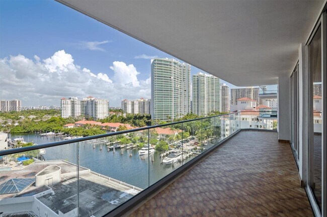 Foto del edificio - 19707 Turnberry Way
