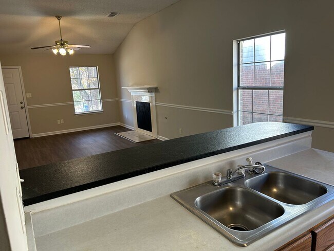 Building Photo - 7122 Village Ln