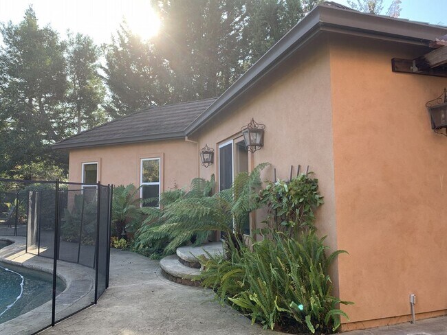 Building Photo - 965 Stone Castle Ln