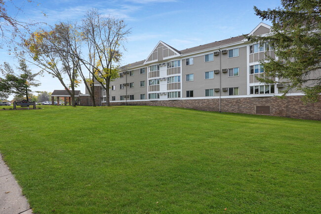 Exterior - Applewoods Apartments