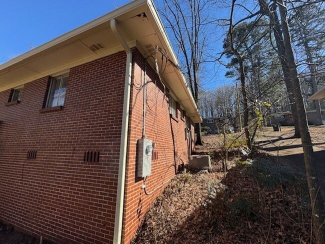 Building Photo - MOVE IN SPECIAL! HALF OFF FIRST MONTH!!